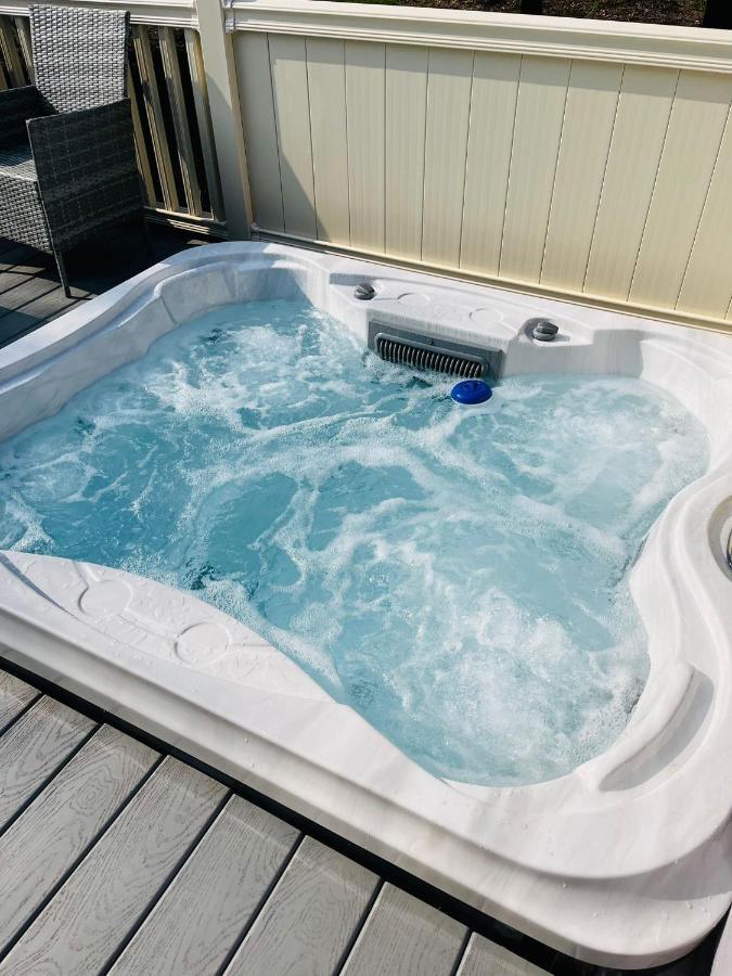 Stone Beck Lodge With Hot Tub Йорк Екстериор снимка
